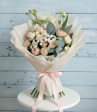 Букет цветов из:  Розы и Лизиантусы в Северном Республики Коми