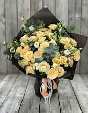 Букет цветов из:  Розы и Лизиантусы в Северном Республики Коми