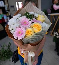 Букет цветов из:  Герберы, Розы и Хризантемы в Северном Республики Коми