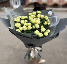 Букет Белые кустовые розы Солинеро в Северном Республики Коми