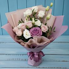 Букет цветов из:  Розы и Лизиантусы в Северном Республики Коми