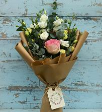 Букет цветов из:  Розы и Лизиантусы в Северном Республики Коми